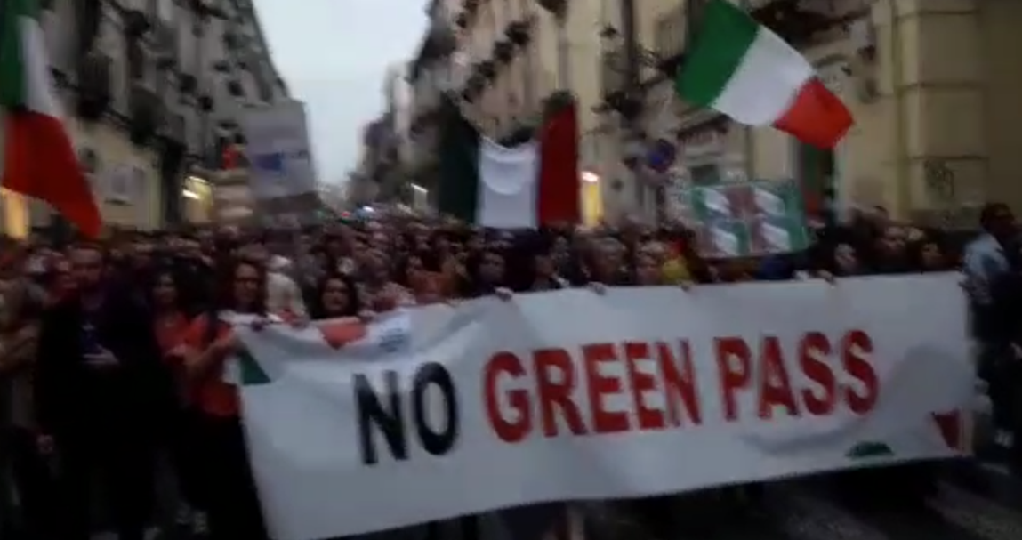 Catania: in 500 contro il green pass