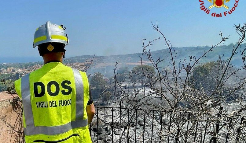 Fiamme ad Aci Catena