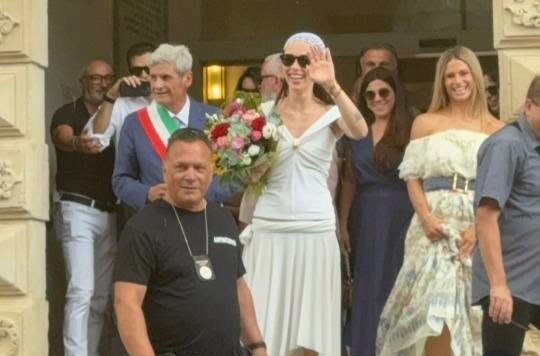 Aurora Ramazzotti e mamma Michelle accolte a Militello