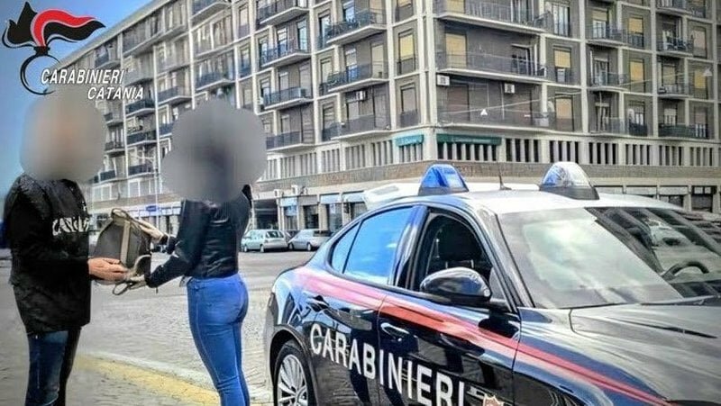 Catania, scippa zaino a studentessa: bloccato