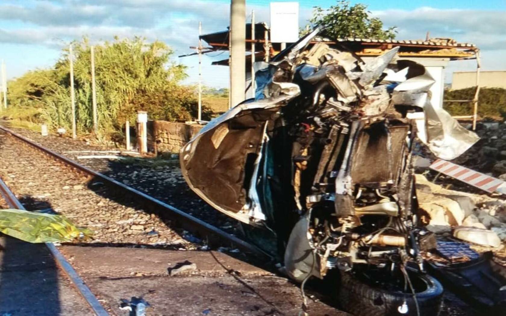 Auto si ribalta, morte due soldatesse