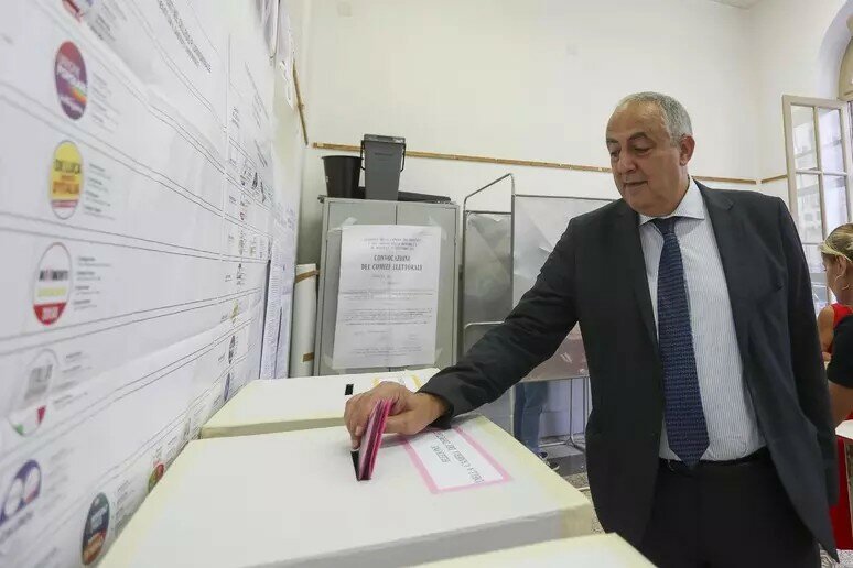 "Sindaco di Palermo? Disponibile a ricandidarmi"
