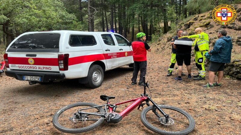 Soccorso sull'Etna dopo caduta con la bici