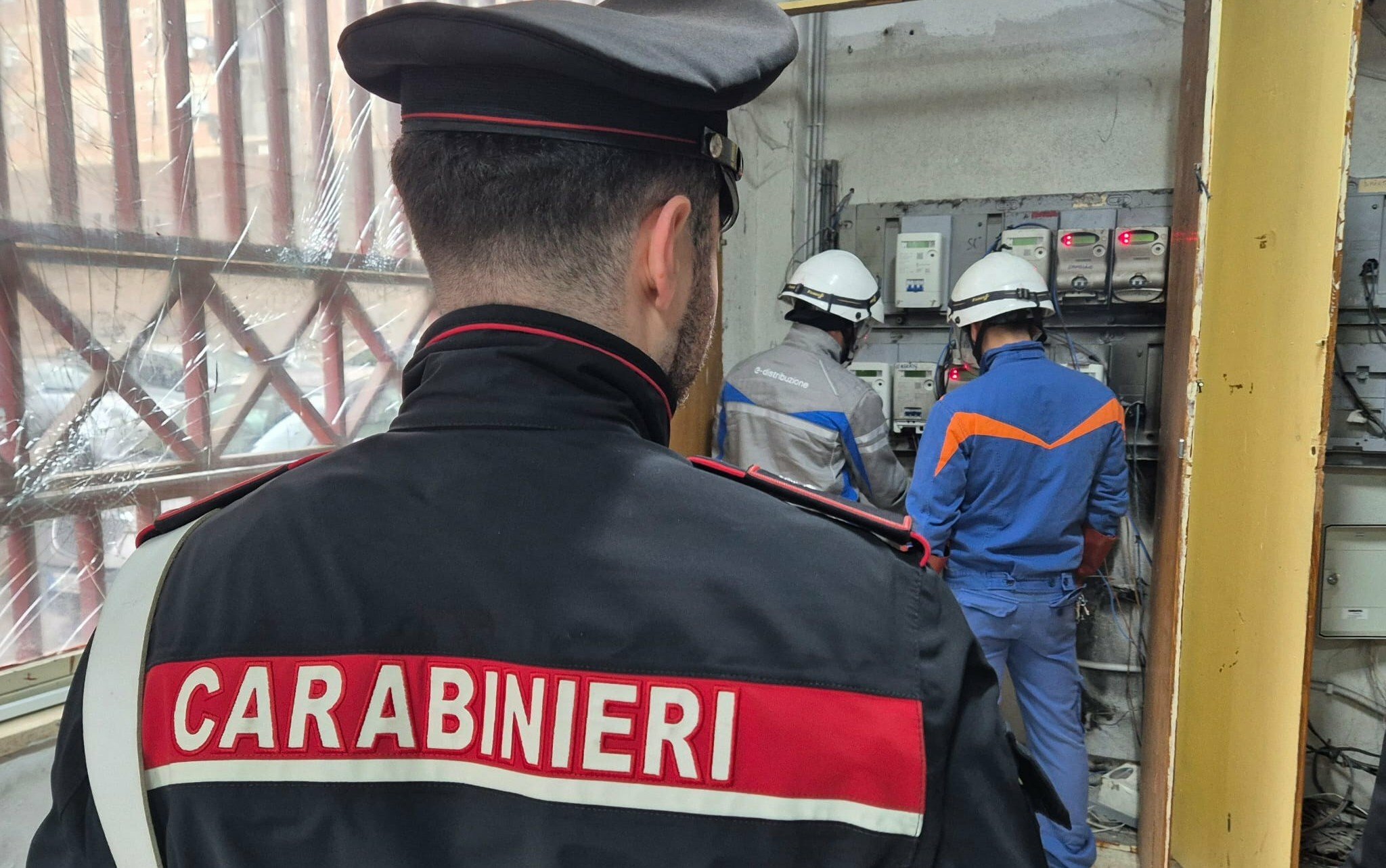 Furto di energia e case occupate: 111 denunce