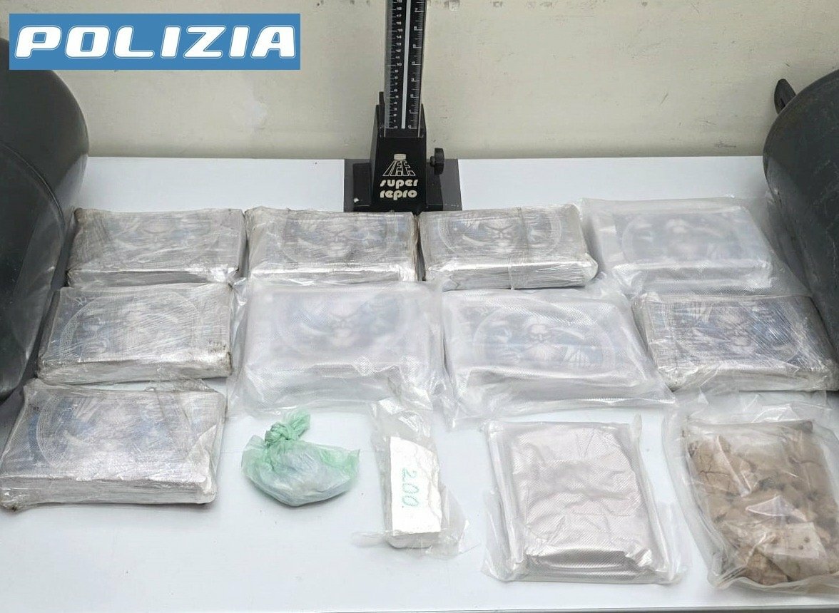 Droga nascosta anche dentro la bombola del gas