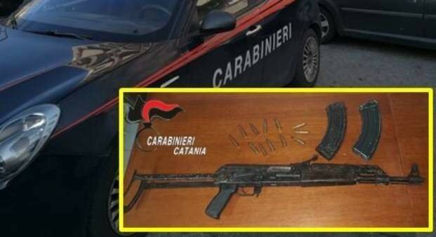 "Arrivano i carabinieri!": ma i militari sono gi&agrave; l&igrave;