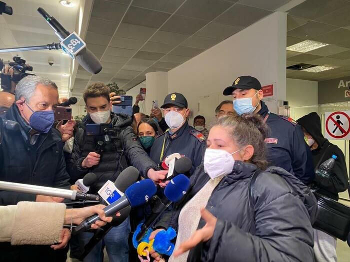 Elena e le figlie a Palermo: 'Sfiorate dalle bombe'