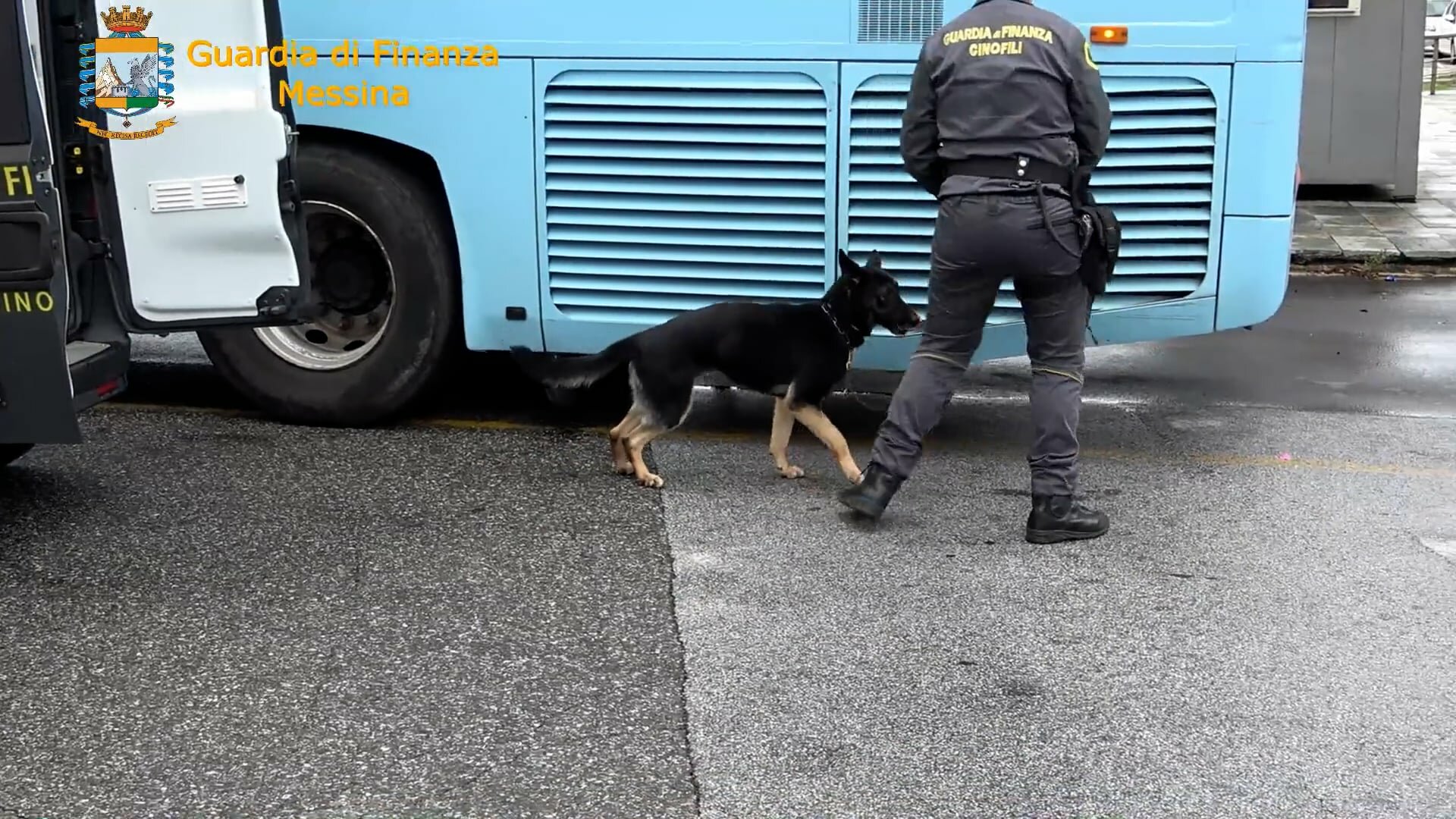 Carico di hashish nel trolley