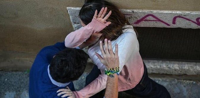 "Ti taglio a pezzi e ti metto nel congelatore" "Ti taglio a pezzi e ti metto nel congelatore"