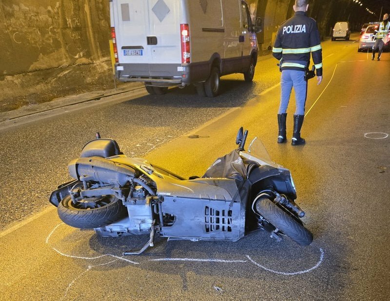 Sbalzata dallo scooter: 14enne &egrave; grave