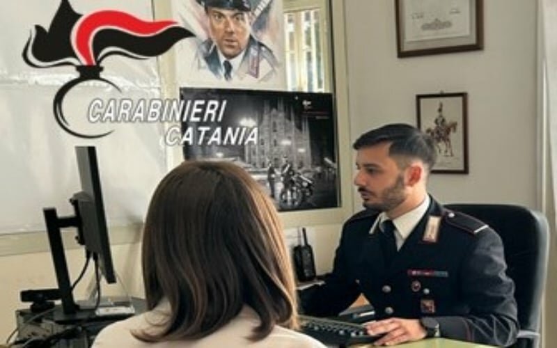 Ubriaco aggredisce moglie, medici e vicini di casa