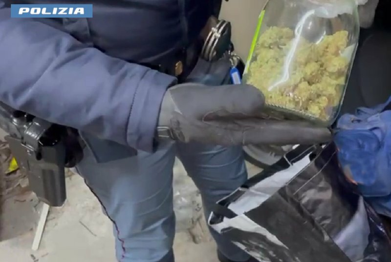 Catania: il cane Ares fiuta 'erba' nel barattolo