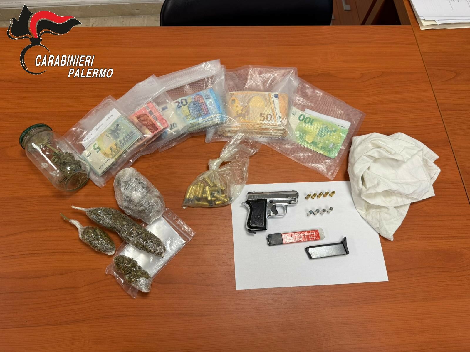 Nuovo blitz allo Zen: sequestro di armi e droga