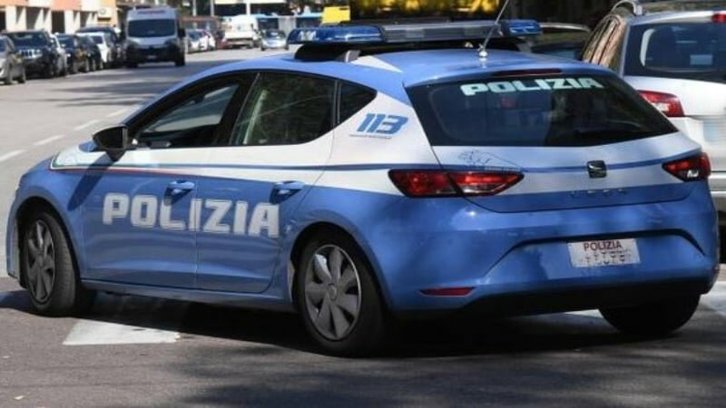 Catania, sfregia agente a un posto di blocco