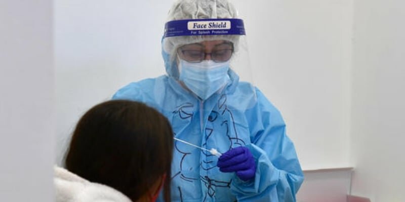 Corsa ai tamponi: sono il 50% in pi&ugrave;