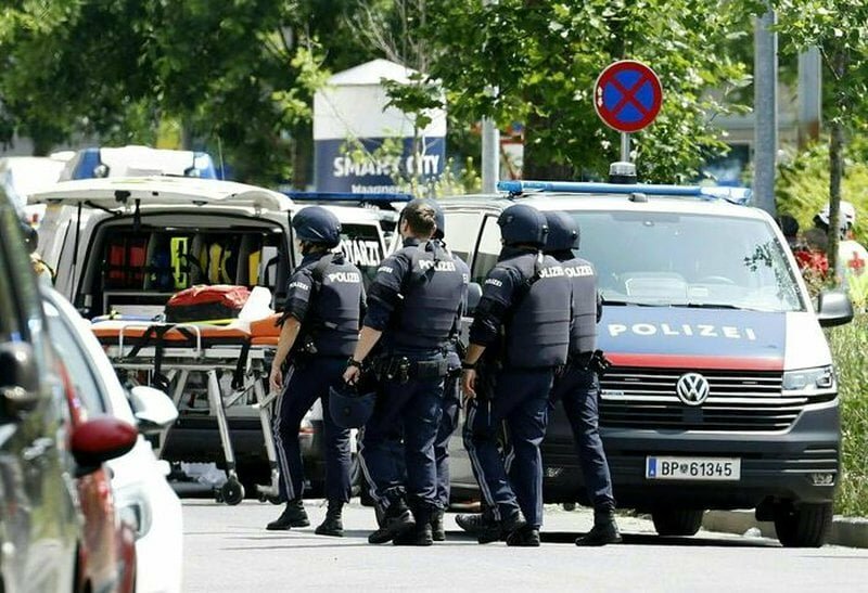 Sparatoria a scuola: 10 morti