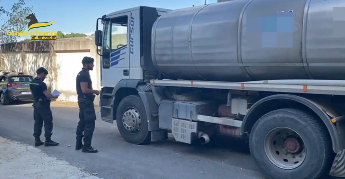 Crisi idrica: acqua portata da autobotti abusive Crisi idrica: acqua portata da autobotti abusive