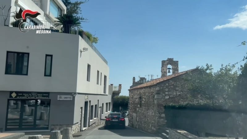 'Devi comprare la carne da noi': arrestati 2 catanesi