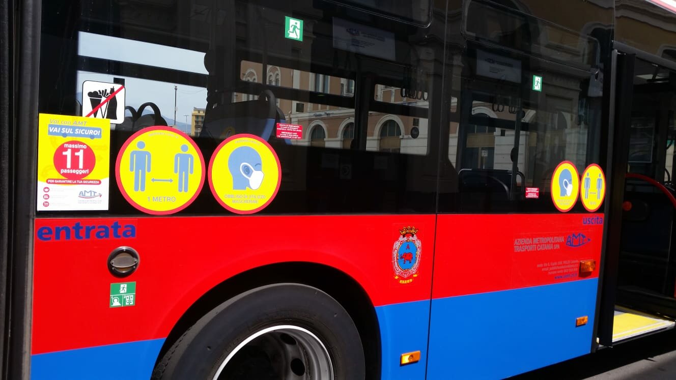 Semina terrore sul bus e aggredisce autista