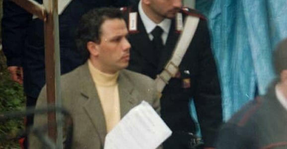 Caccia alla foto con Berlusconi e Graviano