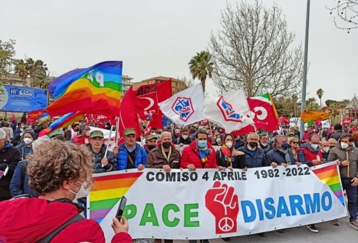 Marcia per la pace: in migliaia a Comiso