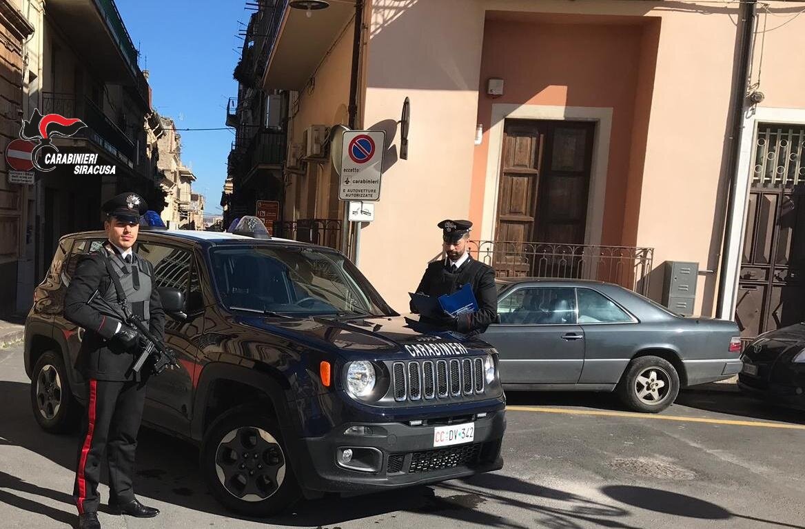 Accecato dalla gelosia aggredisce la ex e la figlia