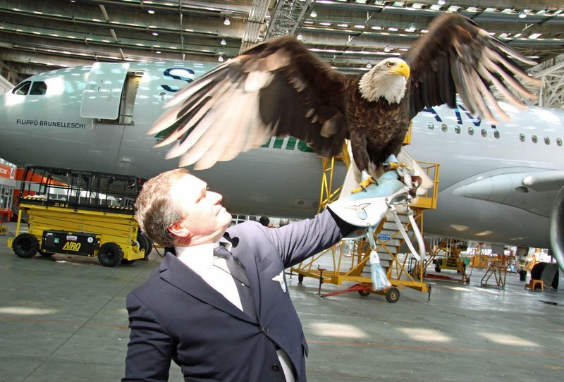 Posta foto protesi al pene: la Lazio licenzia falconiere