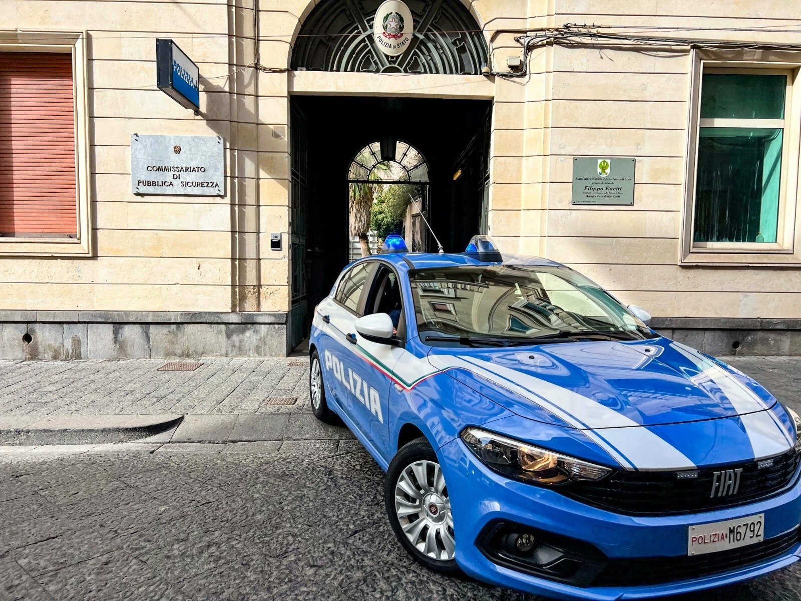 Acireale, centro scommesse abusivo nella cartoleria Acireale, centro scommesse abusivo nella cartoleria