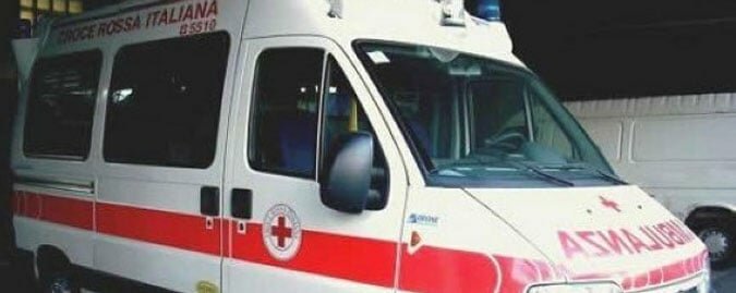 Schianto nella notte sulla statale, muore 38enne