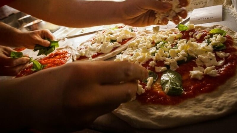 Infarto mentre lavora: pizzaiolo salvato
