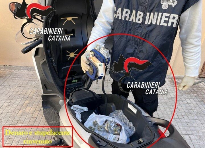 Spaccio davanti alla scuola, presi due pusher catanesi