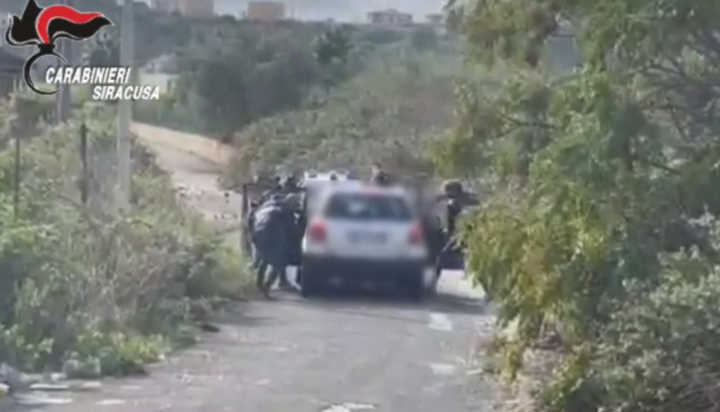 Pizzo a un imprenditore agricolo: 3 arresti