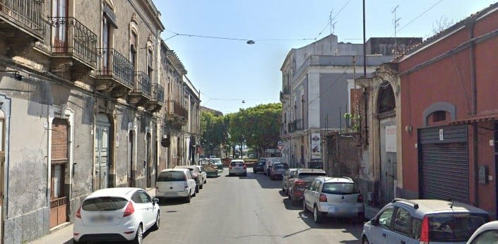 Catania: ruba auto e lascia zaino sospetto, preso