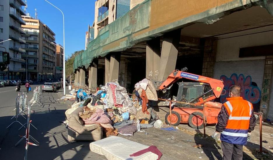 Catania, via dente storico: ripulito Palazzo Bernini