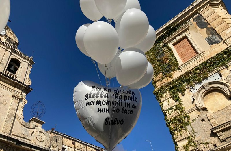 Lentini: palloncini bianchi per salutare Margaret