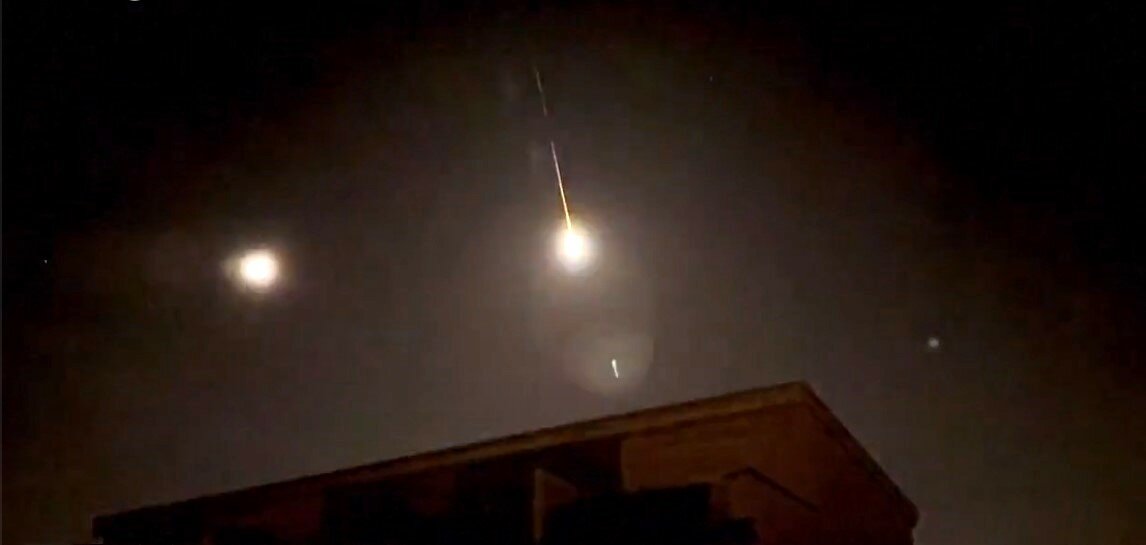 Asteroide illumina il cielo sopra Berlino