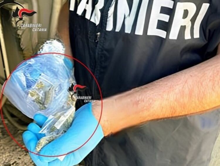 Ramacca: droga e soldi in casa mentre &egrave; ai domiciliari