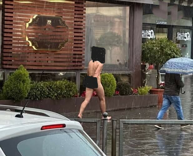 Nudo al centro di Adrano: affidato a un parente