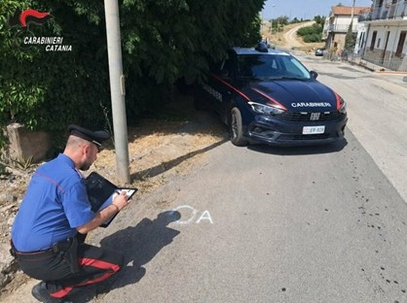 Castel di Iudica: fugge dopo aver investito un pedone, denunciato