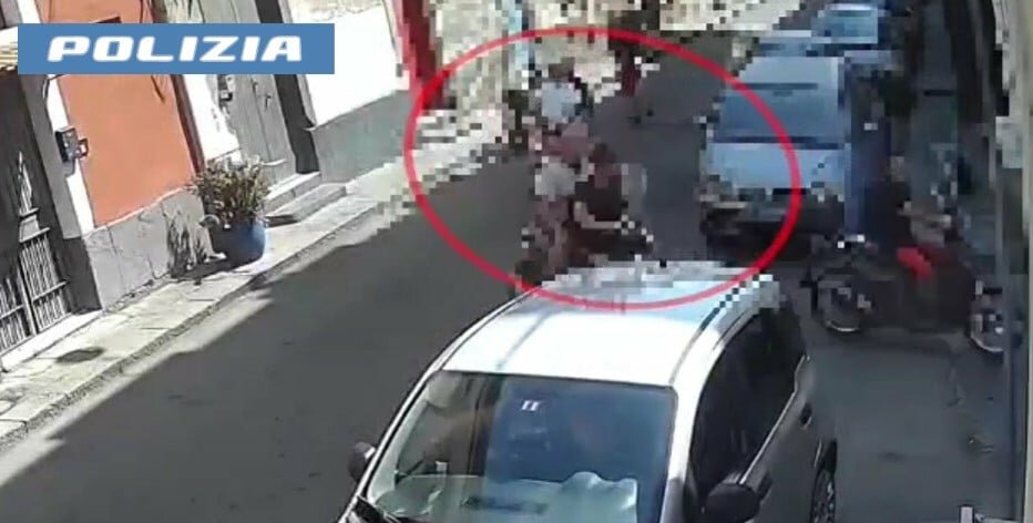 Tenta di uccidere il rivale a colpi di pistola