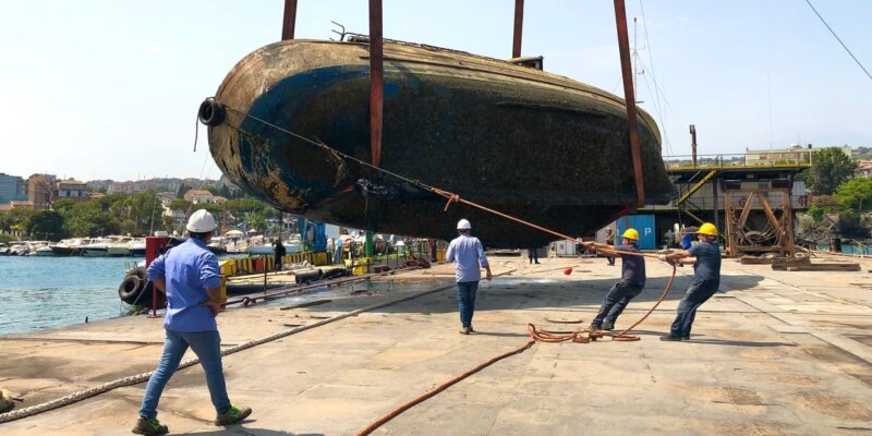 Ognina, pescato un relitto di 20 metri
