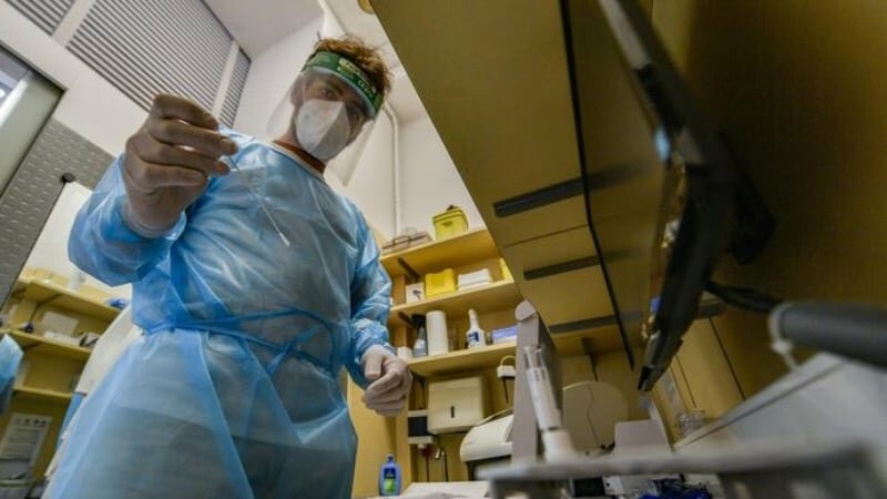 Covid, ospedali siciliani si alleggeriscono