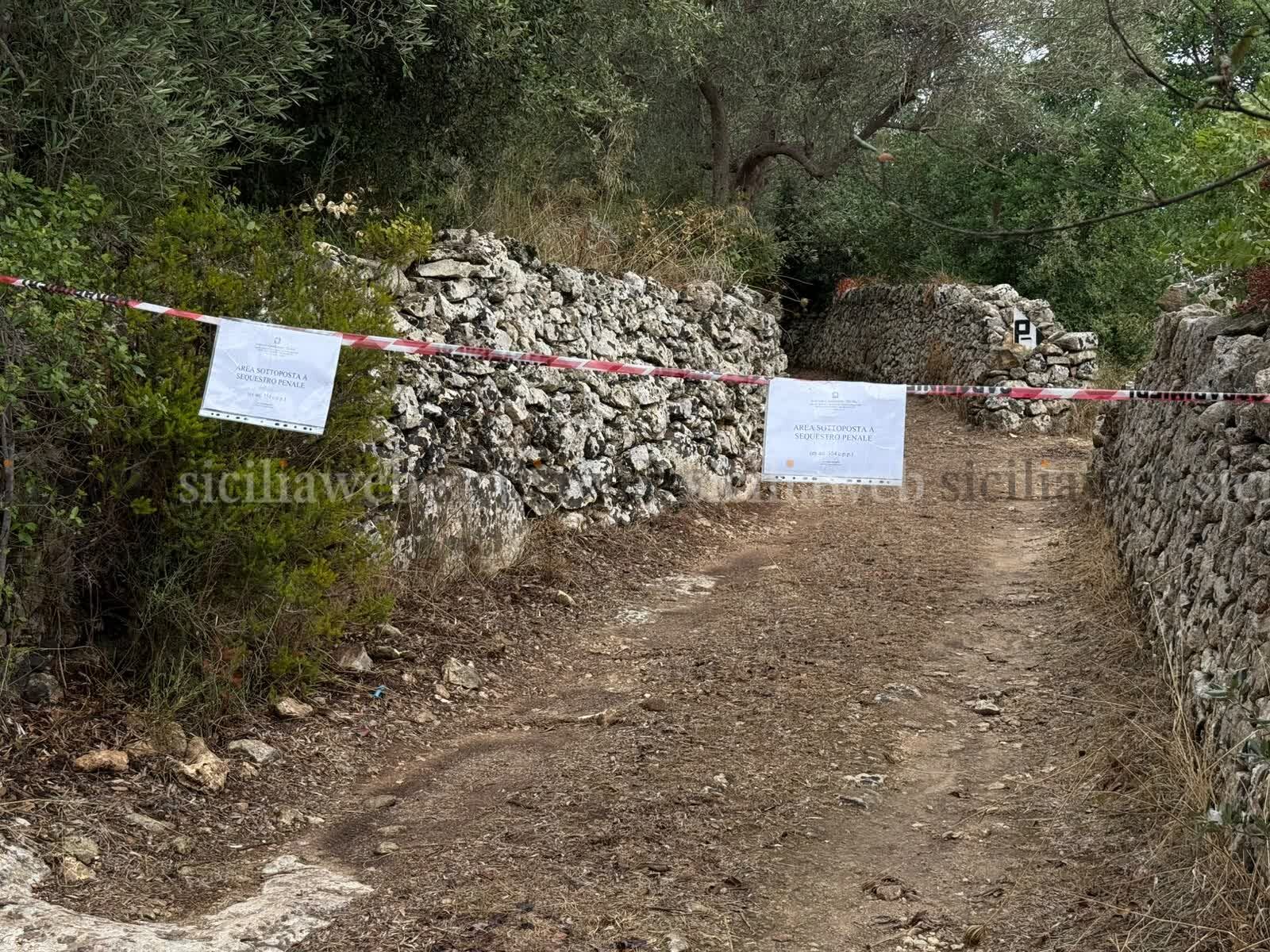 Ragazzo trovato morto in un casolare, mistero nel Siracusano