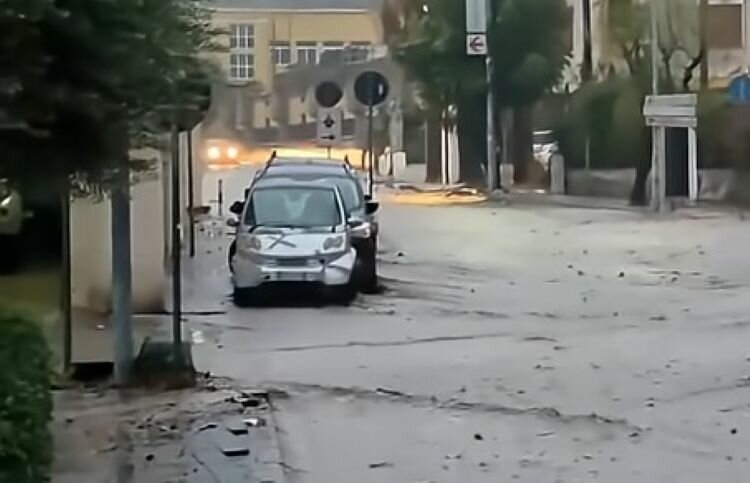 Lipari sommersa da acqua e fango: liberate famiglie rimaste intrappolate