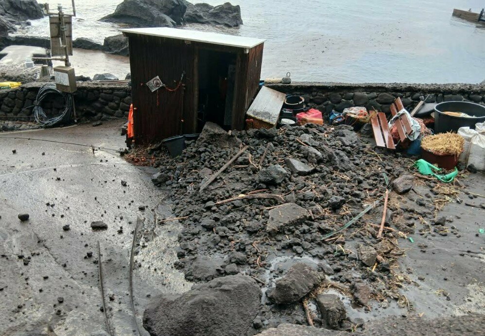 Ginostra in ginocchio dopo l'alluvione