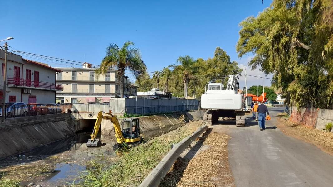 Catania, si lavora per liberare i torrenti