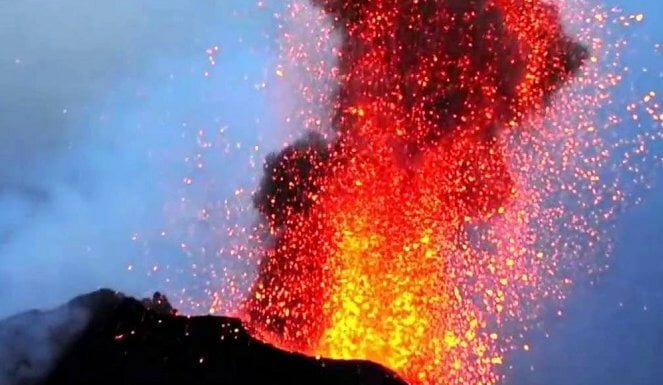 Che botto: esplode lo Stromboli