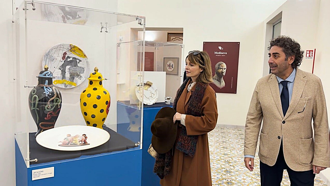 a--violante-placido-visita-palazzo-trigona-con-il-vicesindaco-ettore-messina.jpeg