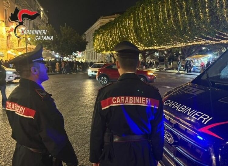 Catania, furto al distributore automatico del centro