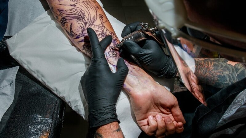 I tatuaggi favoriscono lo sviluppo di tumori?